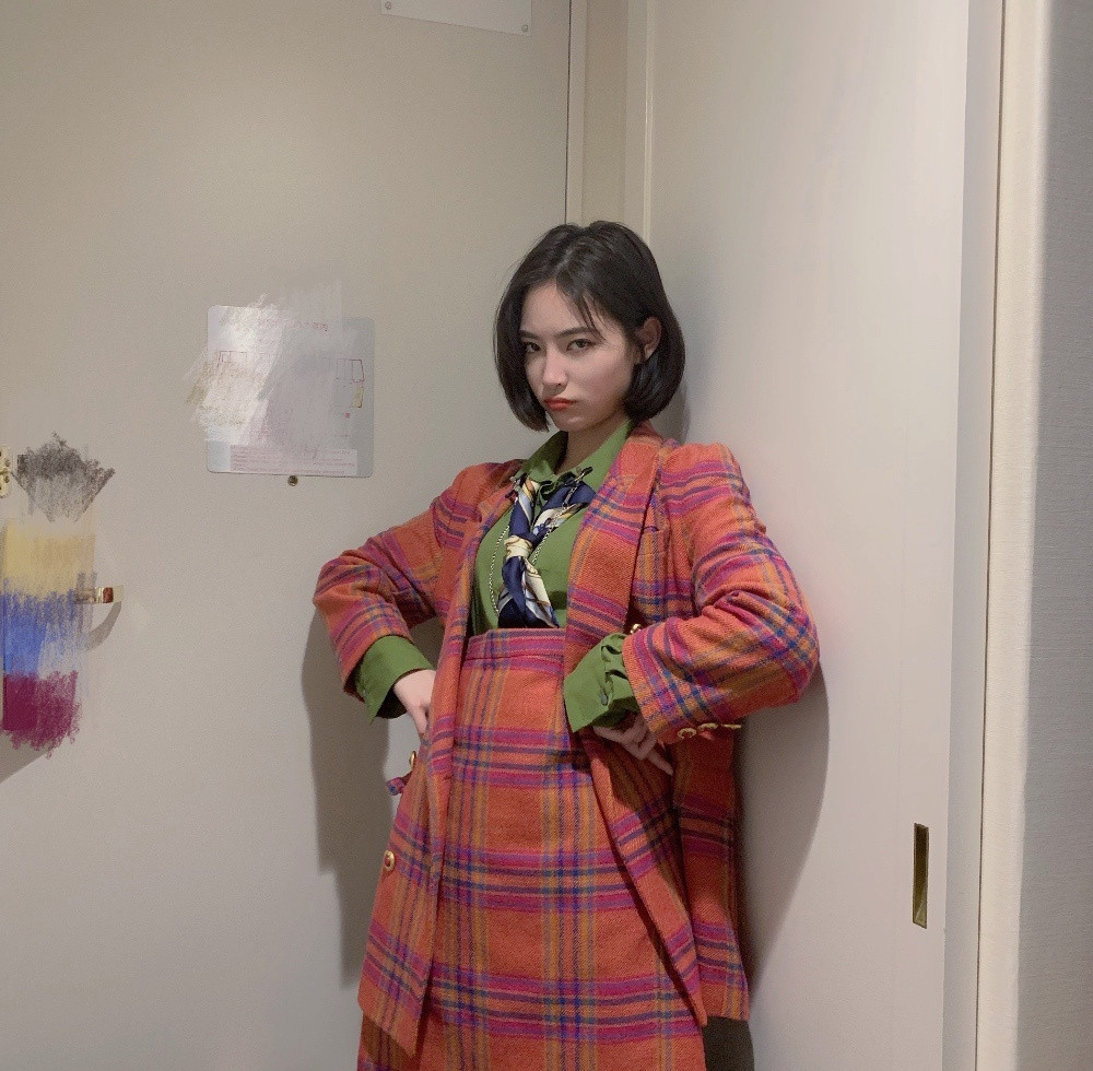 许佳琪猫尾造型图片,猫系长相适合长发短发