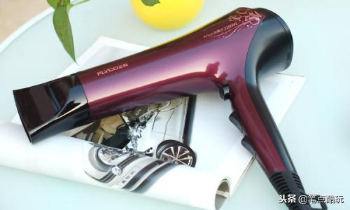 电吹风选择1800w还是2300w (家用2300w和3000w电吹风选哪个)