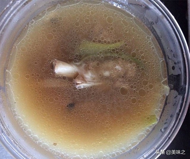 墨鱼汤怎么炖最有营养最补血,墨鱼能和当归党参黄芪一起炖汤吗