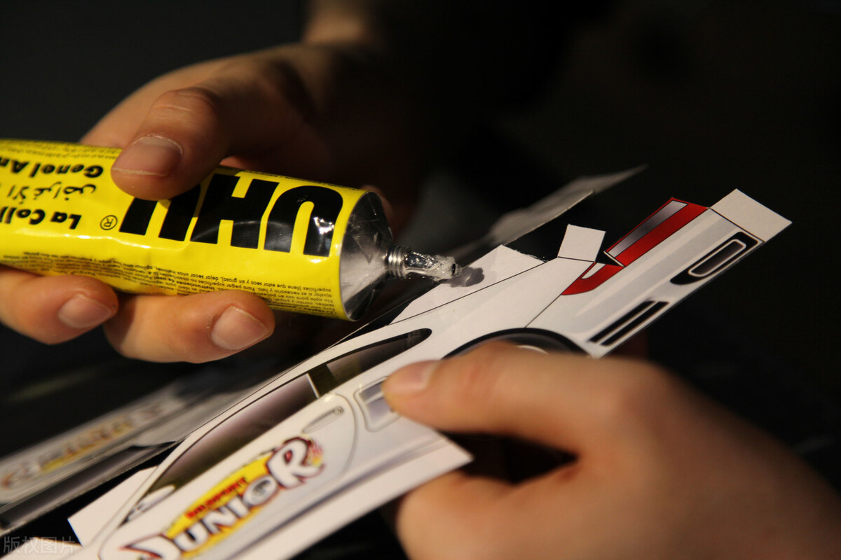 眼睛滴了502把眼皮烧烂了多久能好,眼皮被502胶水粘住教你一招解除