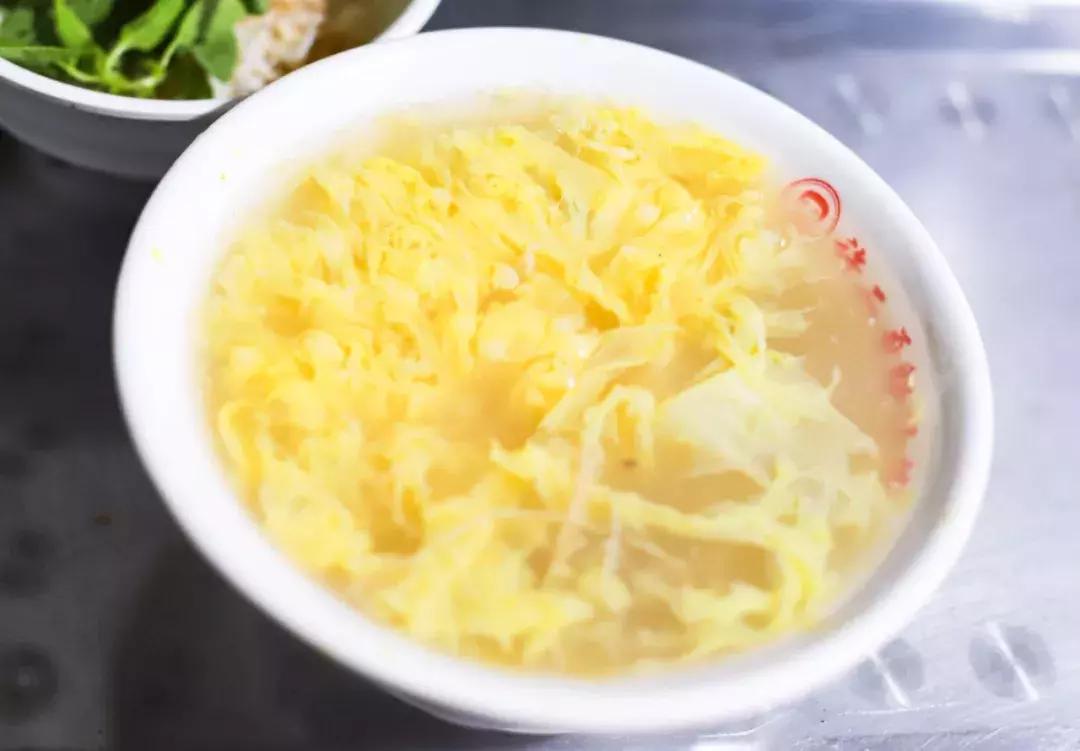 从摆摊到开店，阜阳20多年的早餐店，生意火到老板需要拿话筒喊号