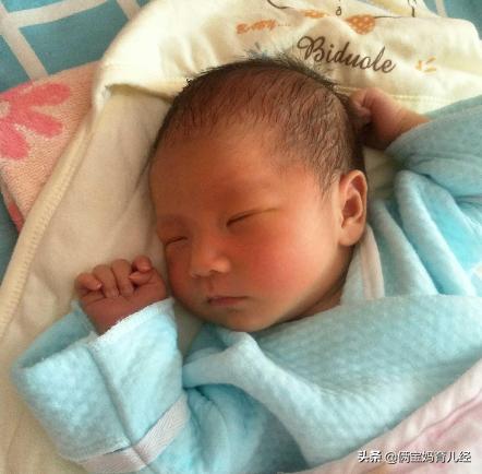 医院照蓝光孩子遭罪吗,小婴儿照蓝光有多可怜