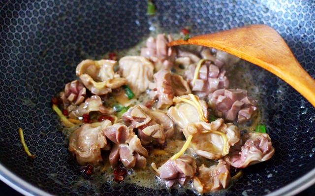 鸡胗肉丝大白菜,鸡胗炖大白菜怎么做