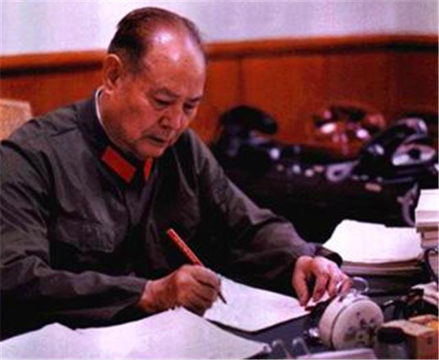 1986年10月，90岁的*剑英叶**元帅逝世，中外各国沉痛悼念