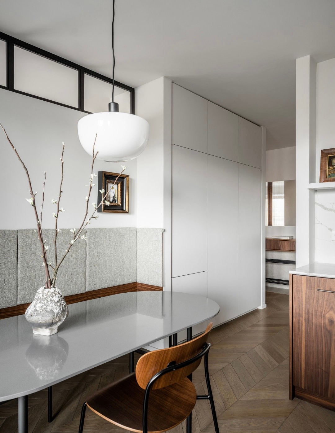 50平小户型深色极简风,深木色和灰色适合小户型吗