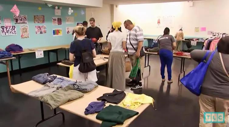 20年穿旧衣，垃圾桶捡食物，纽约女孩省出一套房：有钱，我就不花