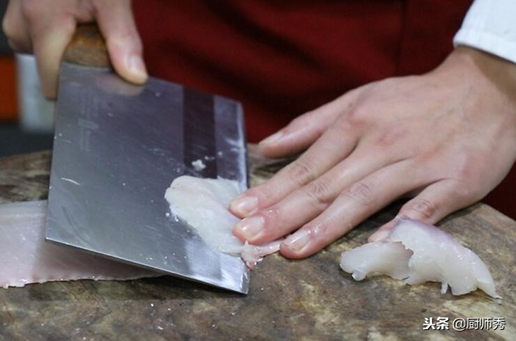 吃鱼时怎样做鱼肉嫩滑,鱼肉怎么过油