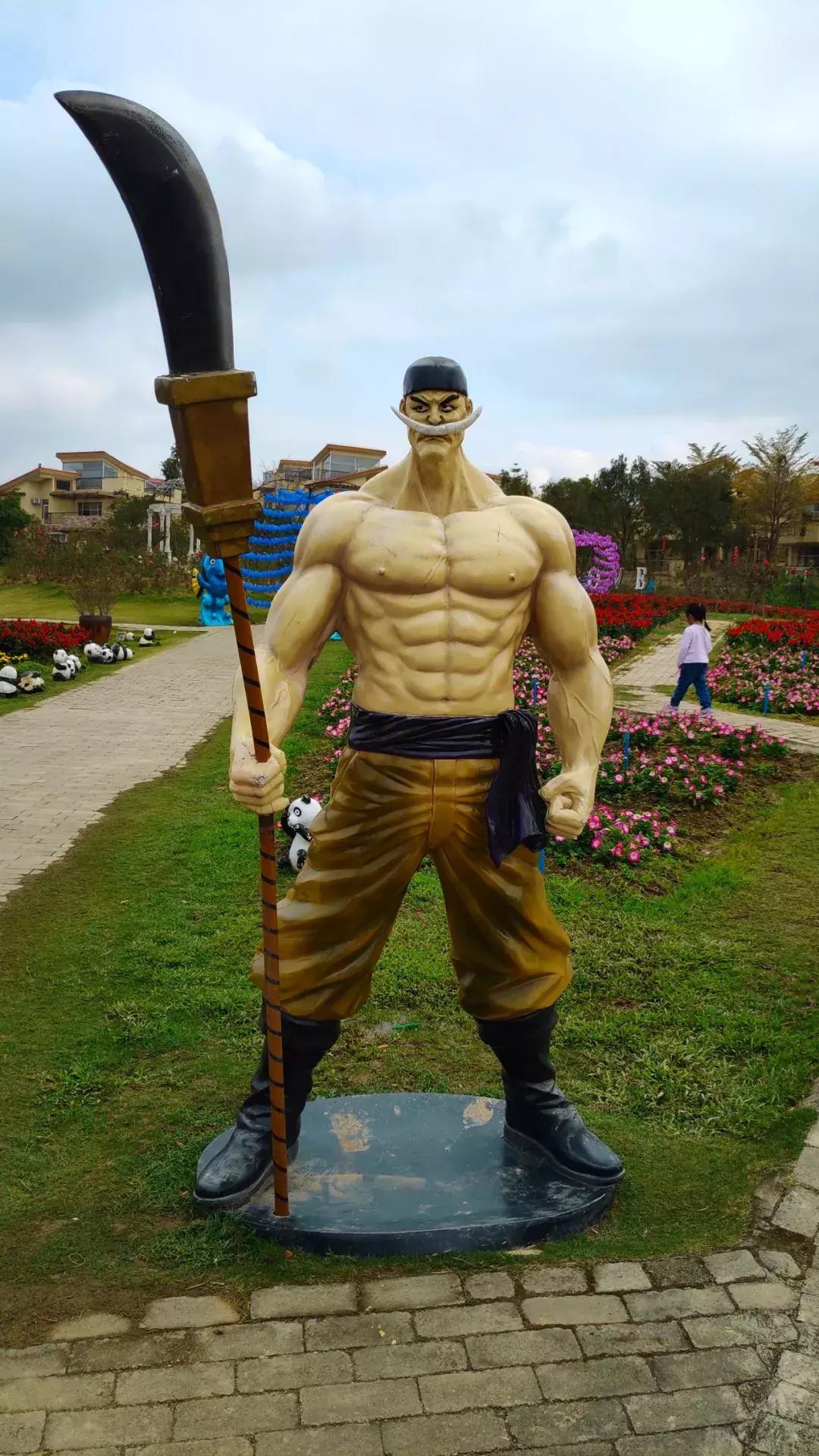 我逛了家乡的山寨乐园，并发现一大堆“盗版动漫人物”！