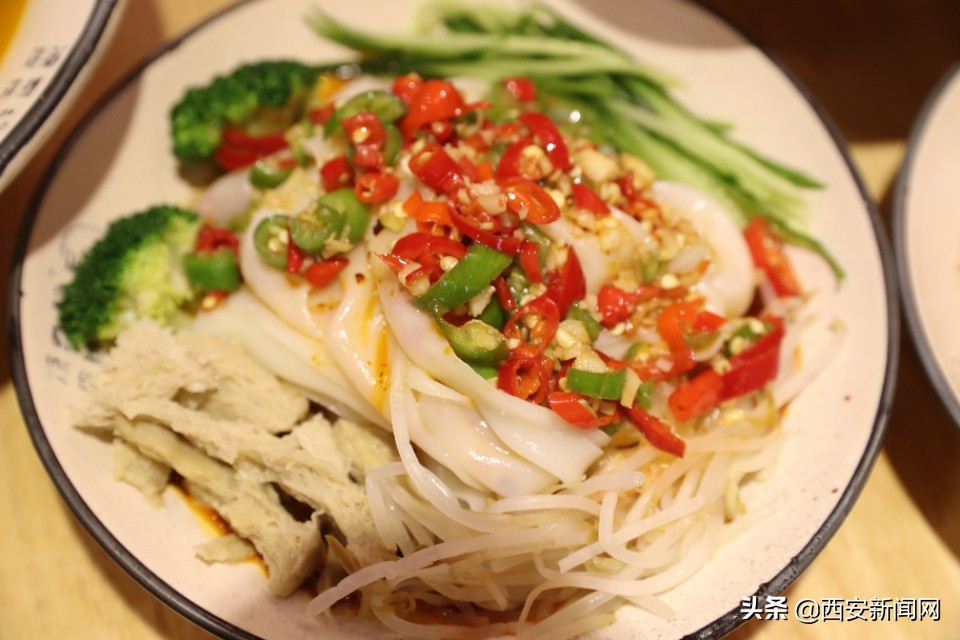 秦镇凉皮的现状,秦镇黑凉皮