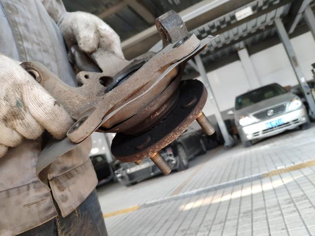 东南v5车前轮异响怎么解决,东南v5菱致底盘异响