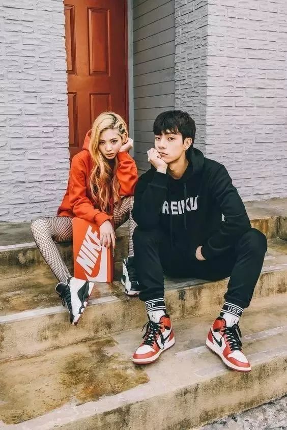 楼梯背景怎么拍照姿势好看,在废弃楼梯怎么复古拍照