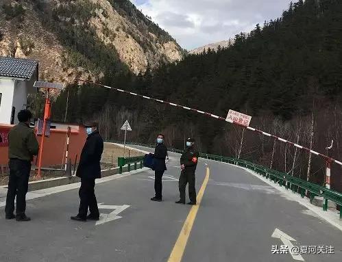 仁青东珠深入各网格和益哇沟口、达拉甘沟卡点督查指导疫情防控工作时强调：疫情防控不松手春耕生产不误农