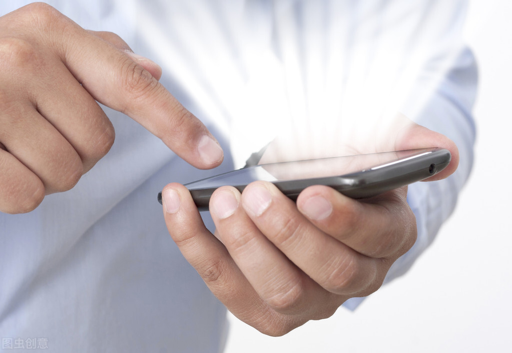 手机出现这4种情况,“*听窃**风云”已找上你