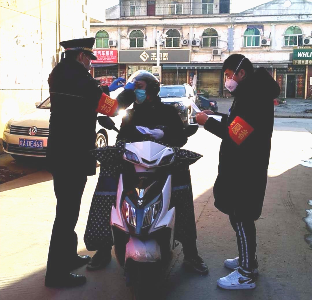 90后青年志愿者抗疫一线显担当,抗击疫情00后志愿者的青春担当