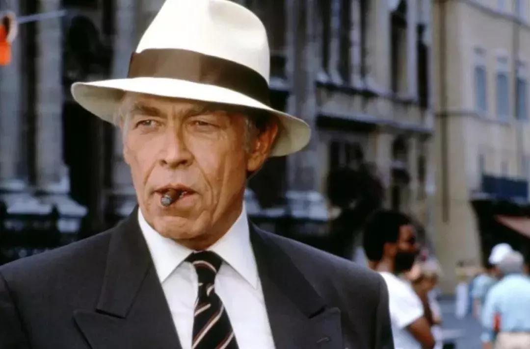 头小脸尖适合哪一款帽子,椭圆形的脸型适合什么款式的帽子