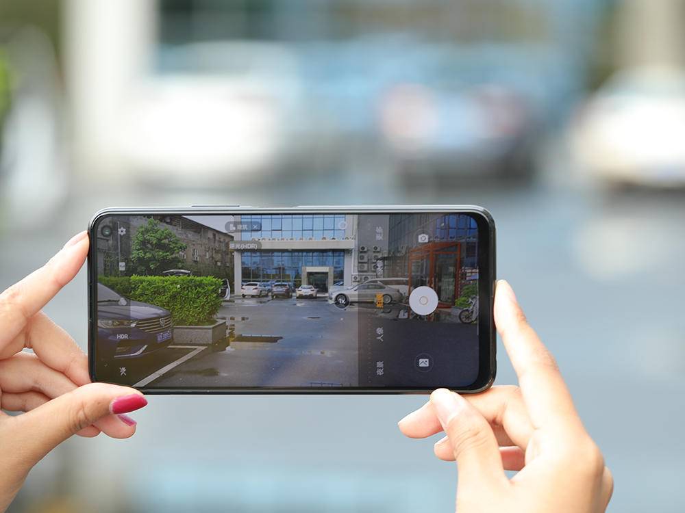 iqooz1是2000元的最强手机吗,iqooz1拍照直出4800万