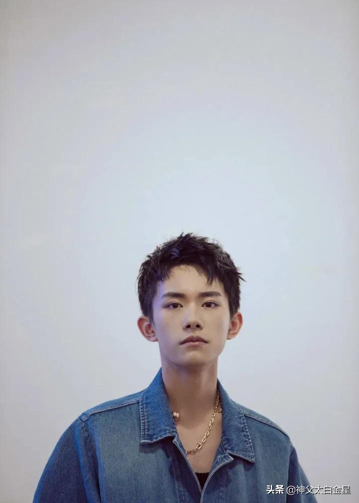 易烊千玺肖战谁帅,易烊千玺超帅高清视频