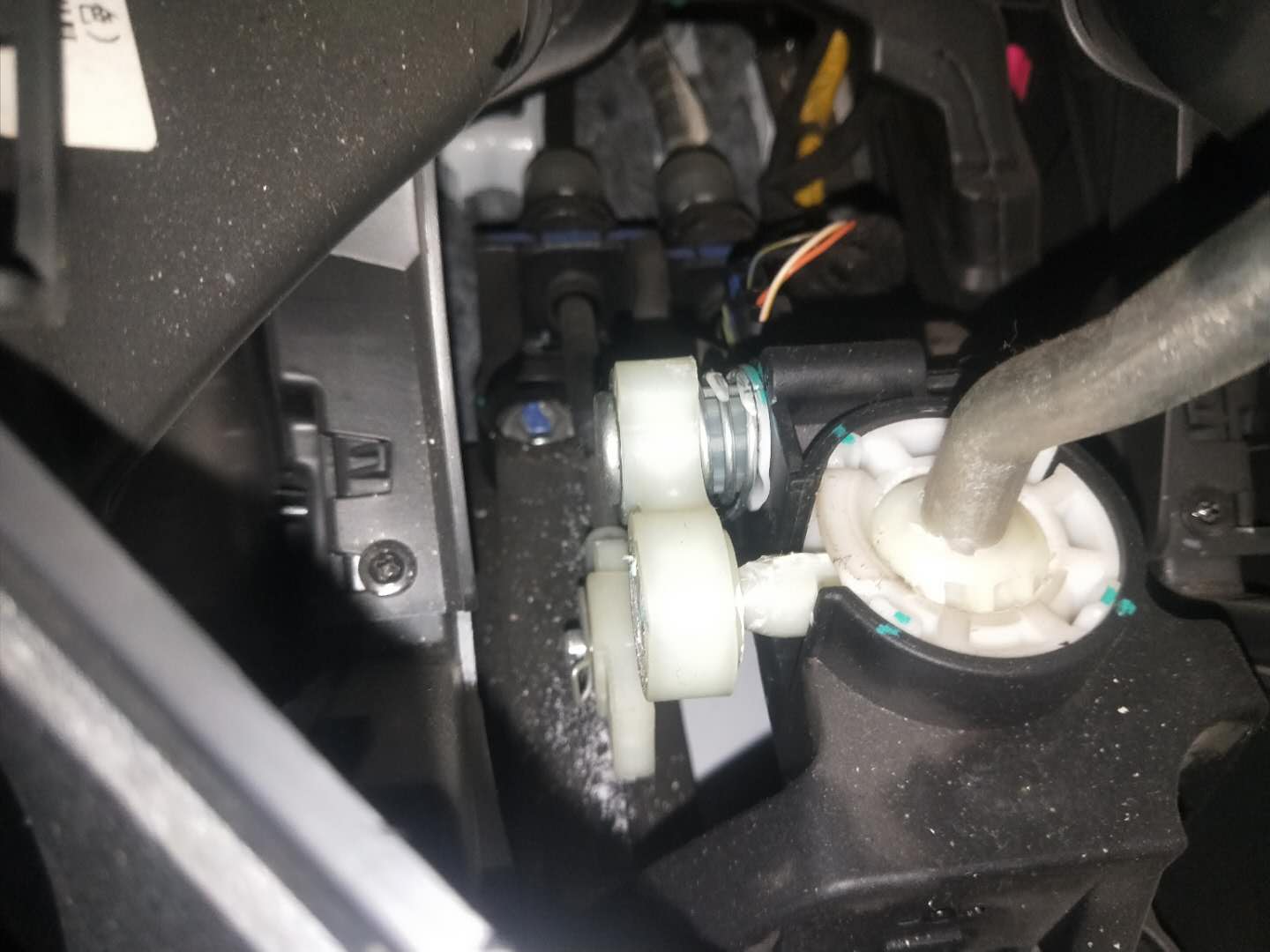 一键启动离合踏板上的传感器线,汽车一键启动离合器坏了如何起步