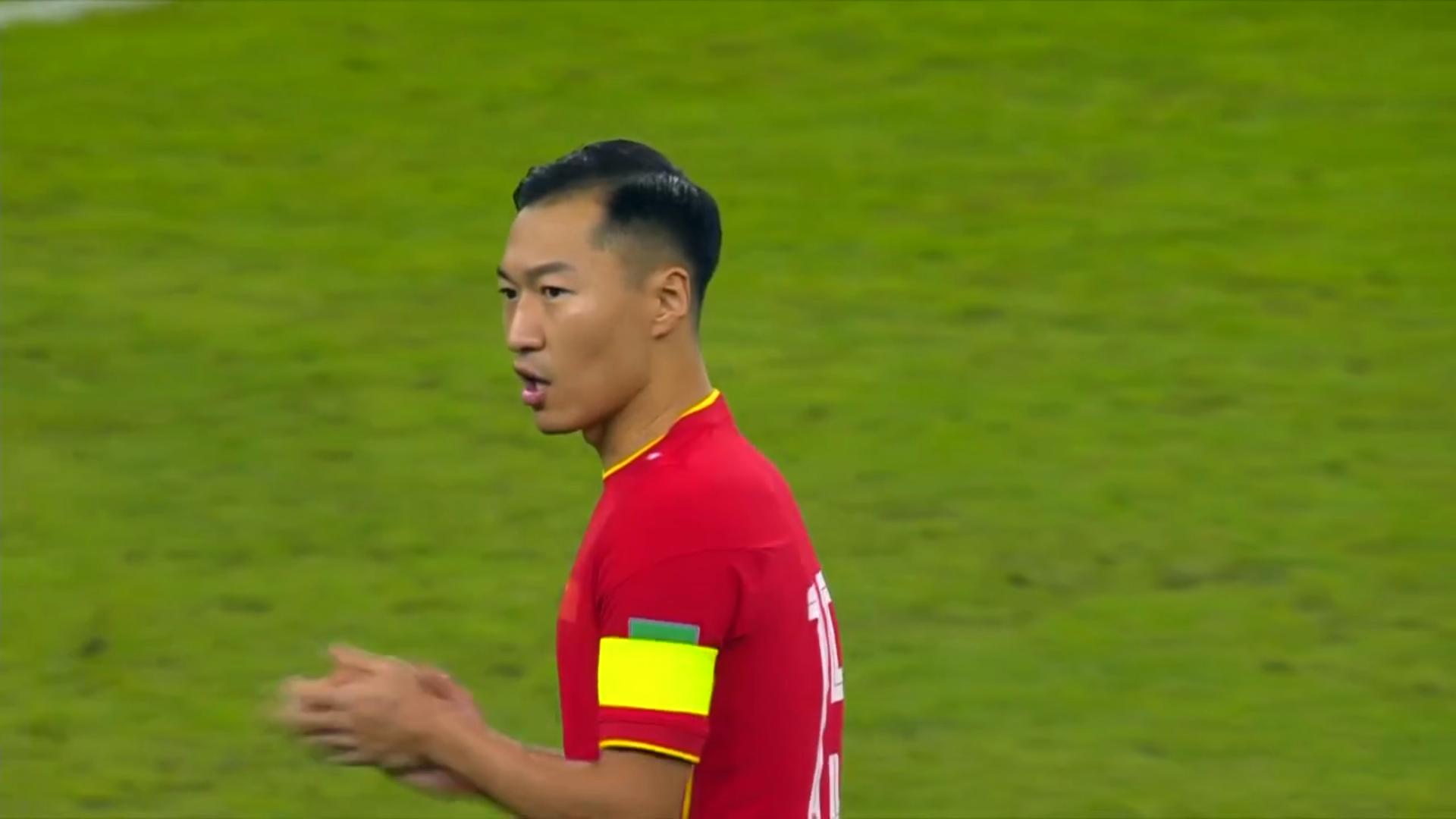 国足出征西亚27人名单：两边路缺人将成痛点，李铁对阵型还在纠结