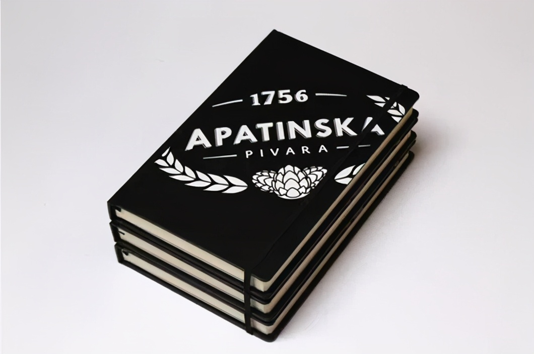 数字媒体艺术用的笔记本电脑,苹果笔记本艺术字体