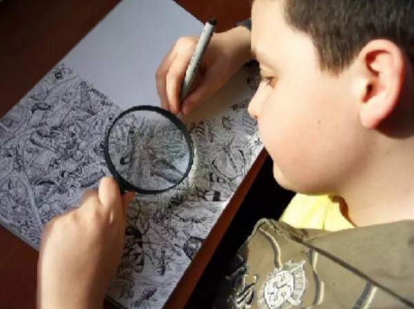 00后三岁开始画画,记住人体全部肌肉骨骼,却被家长认为患自闭症