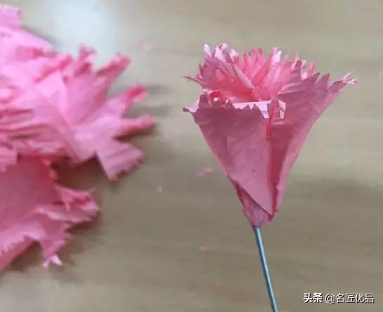 母亲节手工康乃馨简单又漂亮,母亲节适合给妈妈做的康乃馨手工