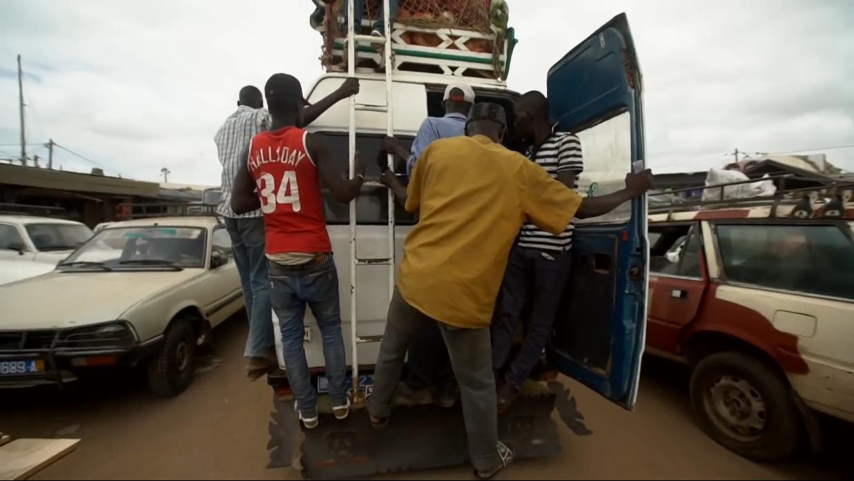 非洲小哥淘来法国二手车开出租，280公里只要47元，但要开12小时