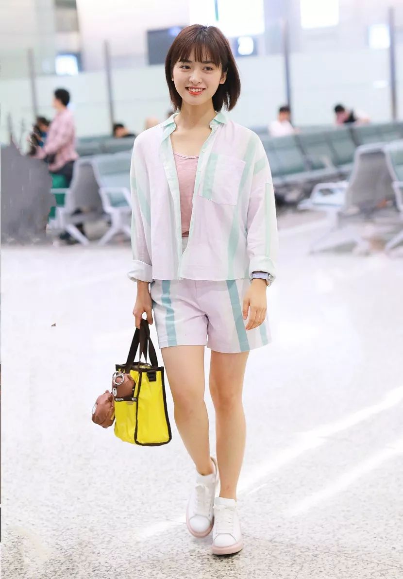 女明星夏季清爽干净穿搭,女明星穿着很清新