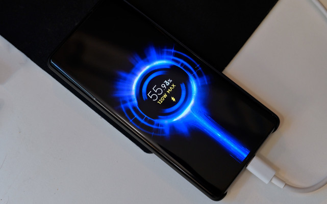 手机电量用到百分之二三十就关机,手机电量是用完了充还是20%充好