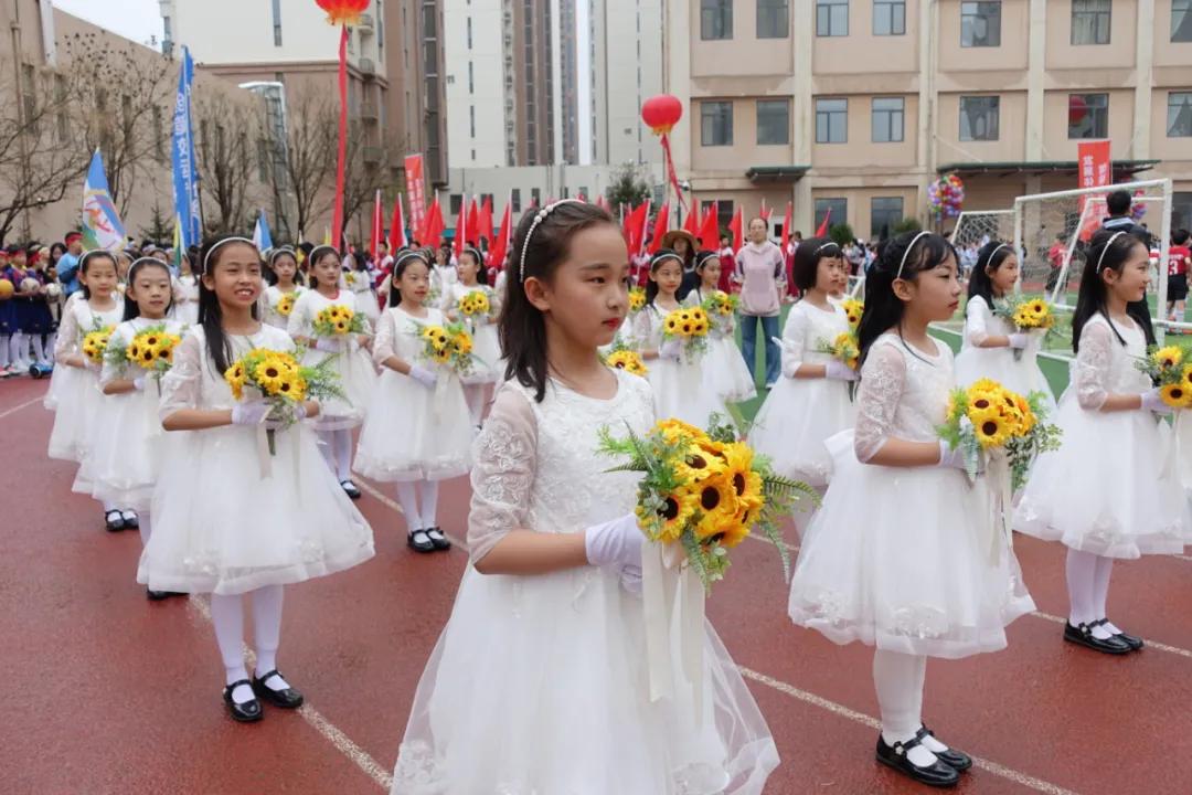 【“七个一”先锋在行动】呼和浩特市足球协会“万达分校足球基地”挂牌仪式在南门外小学万达分校举行