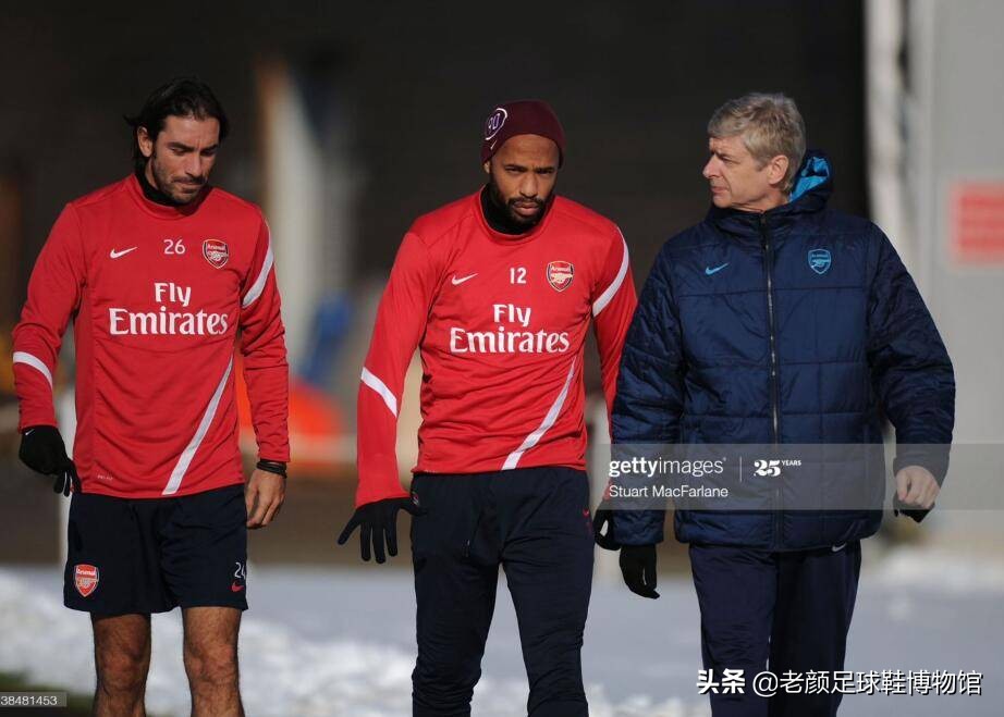 枪王加盟巴萨如愿获得欧冠，生涯唯一污点用手将法国队拍进世界杯