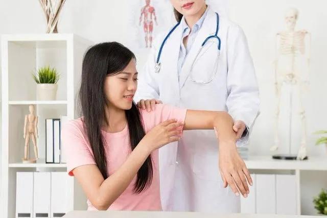 水喝多中毒如何缓解,水喝多了造成水中毒