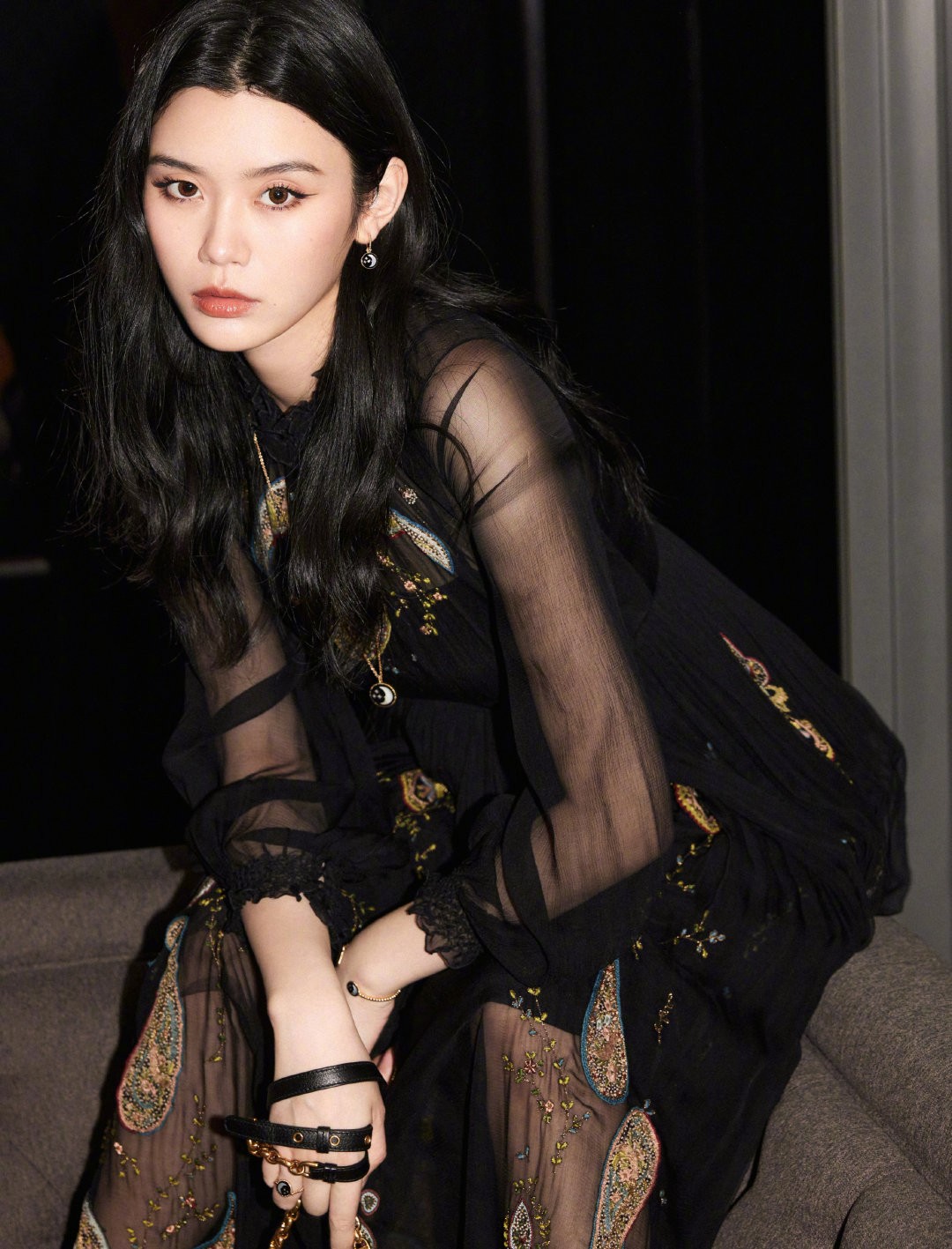 奚梦瑶挺孕肚出席活动,奚梦瑶挺孕肚上节目