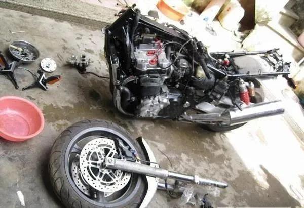 在路边捡到一个螺丝,捡到一个螺丝