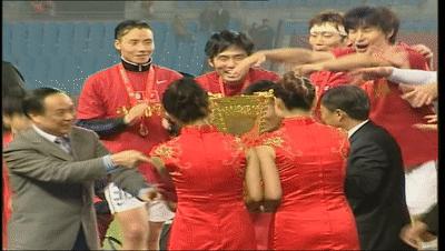 脱胎换骨？大胜长春亚泰击碎外界质疑！苏亚雷斯梅开二度终于找回自己球靴