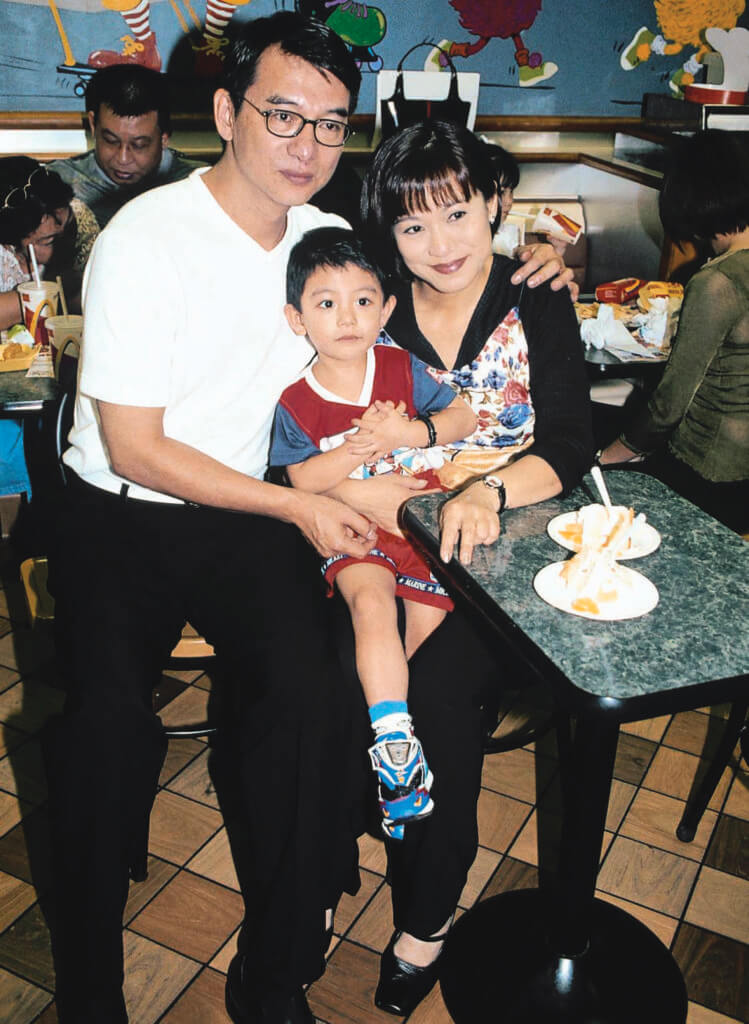 森森斑斑姐妹花，姐姐嫁李小龙表弟，妹妹男友与丈夫一跳楼一猝死