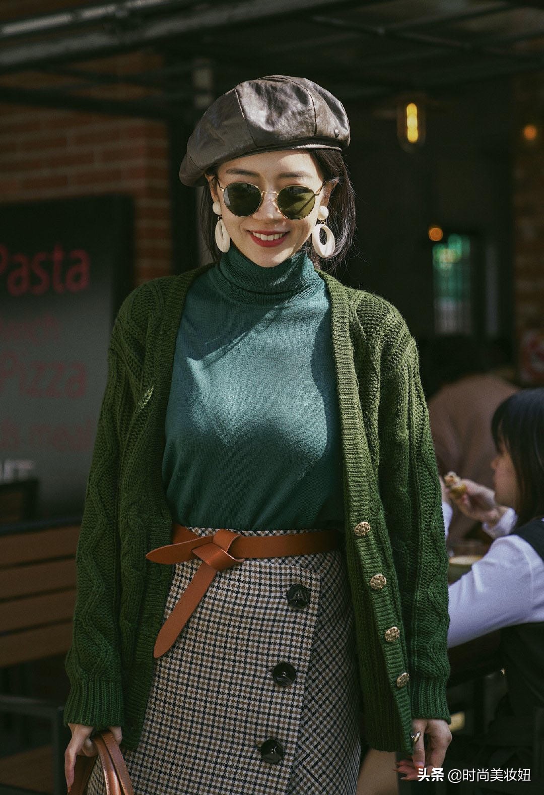 三木开衫搭配,三木同款卡其色毛衣开衫