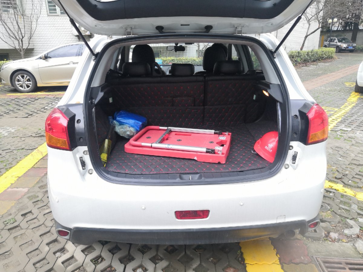 三菱asx劲炫2013款2.0lcvt两驱精英版,三菱劲炫asx一公里多少油钱