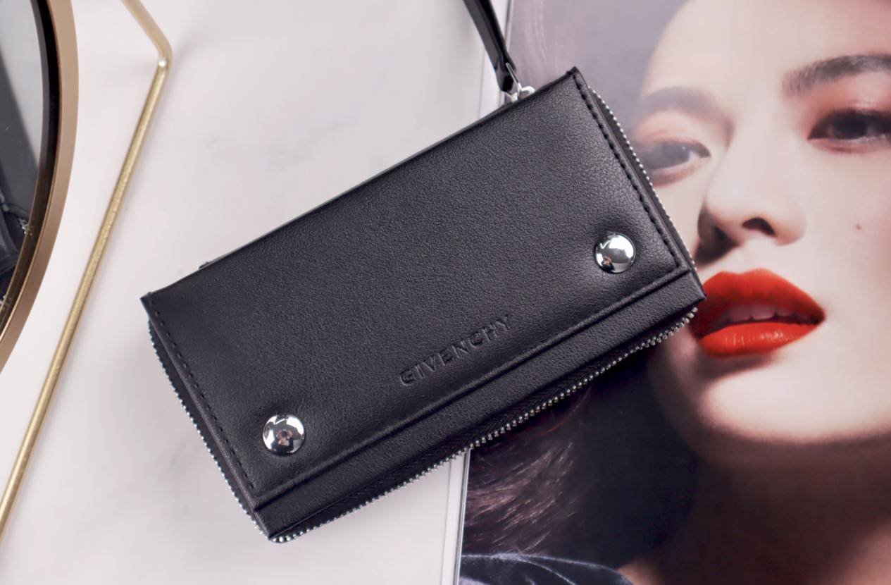 纪梵希唇彩口红,既是口红又是润唇膏