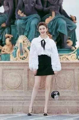 这篇春晚穿搭主要是来回(应)馈(付)社(老)会(板)的!