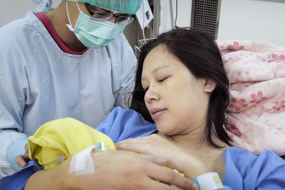 她上传自己水下分娩的片子，百万人观看：我想被温柔以待