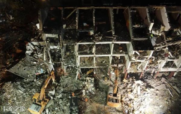 lng车辆爆炸视频,lng运输车辆追尾泄漏起火处理方法