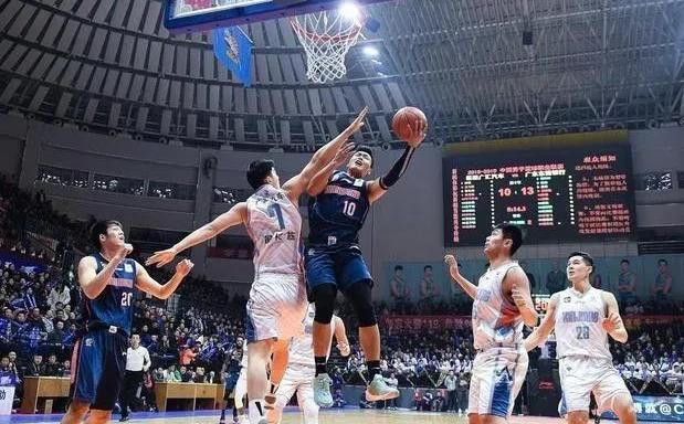 盘点CBA的魔鬼主场！广东主场战绩彪悍，红山体育馆强势如斯