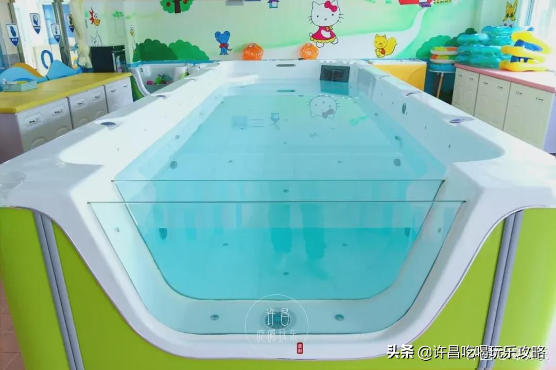 高尔夫球场、外教老师、恒温游泳池，这是什么神仙幼儿园？