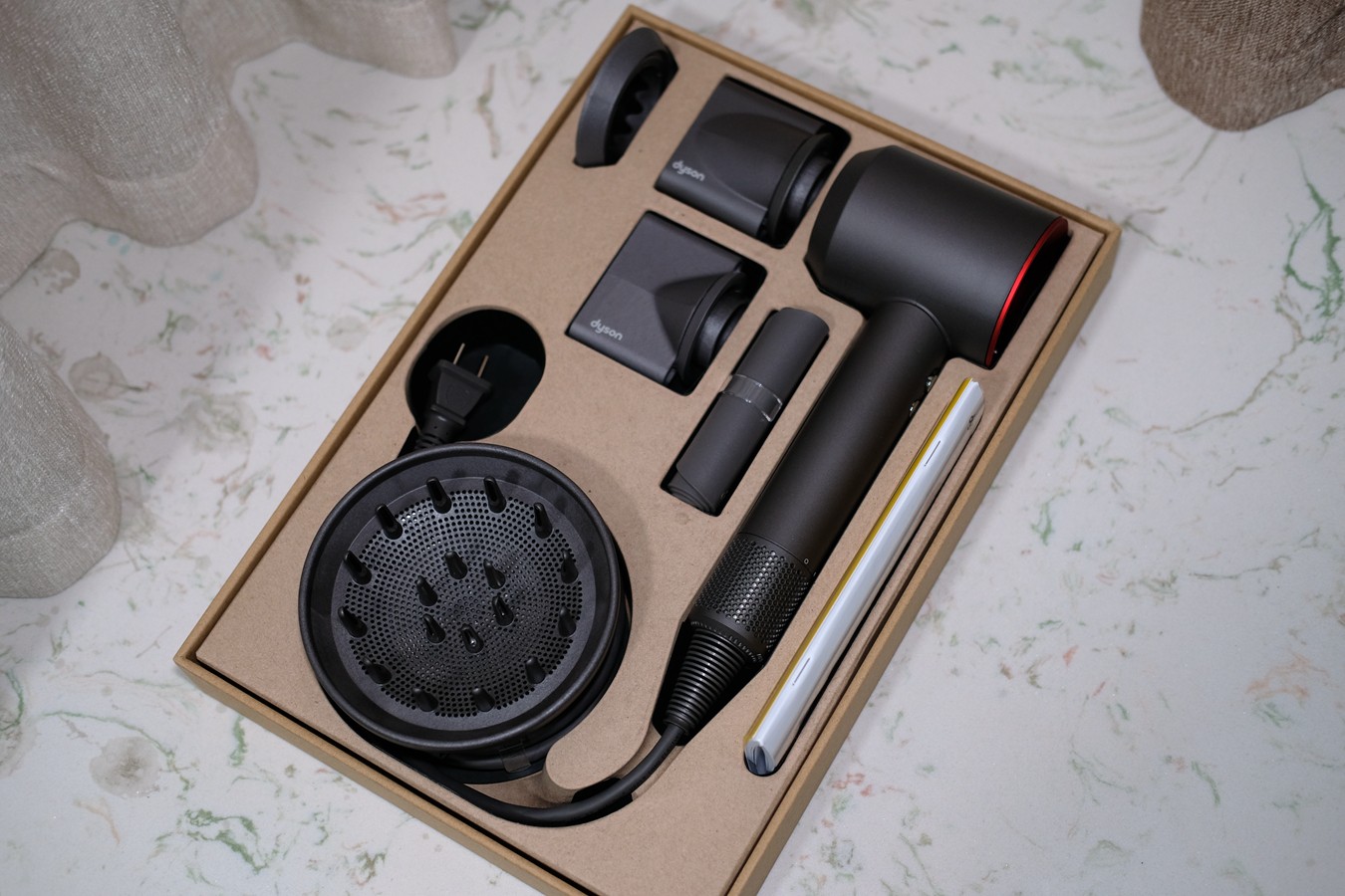 戴森吹风机hd03开箱,戴森吹风机hd08开箱体验