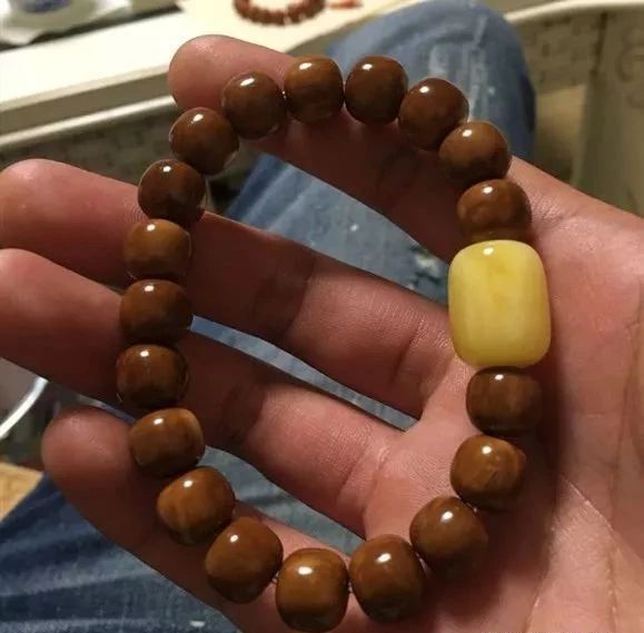 沉香手串包浆好还是不包浆好,怎样分辨包浆和不包浆的手串