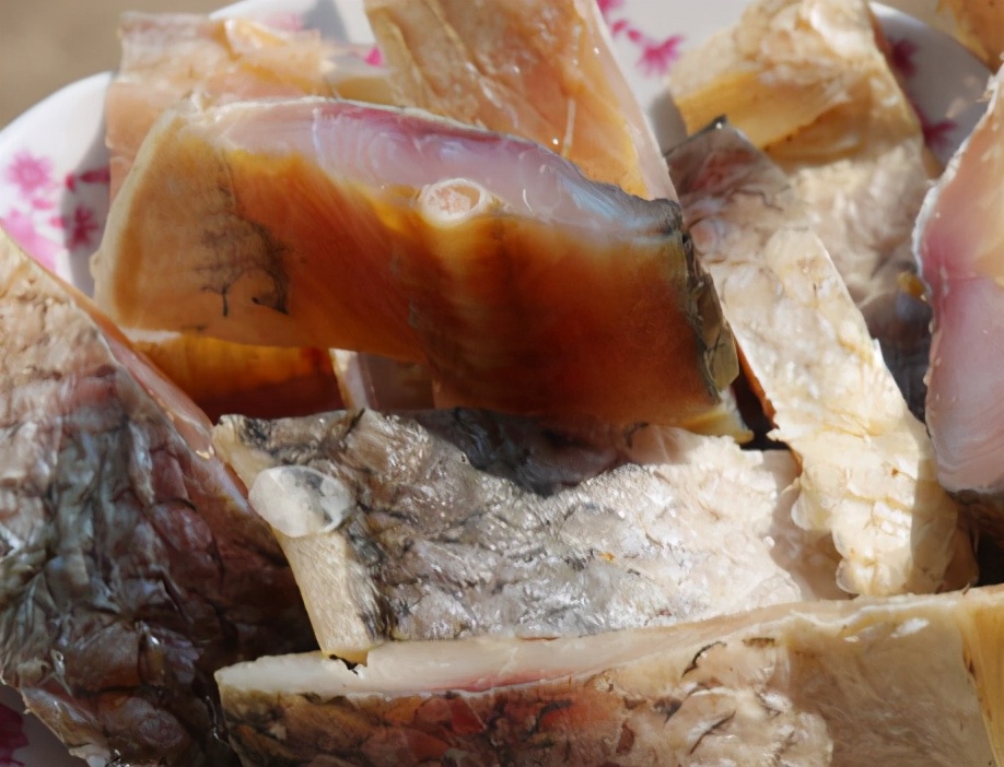 腌咸鱼要不要倒白酒,腌咸鱼要不要改刀