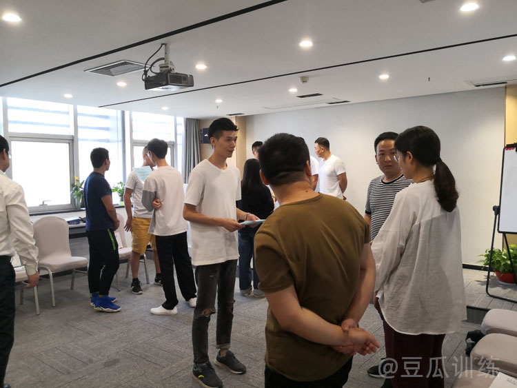 上台讲话紧张怎么办,为什么上台发言总是紧张