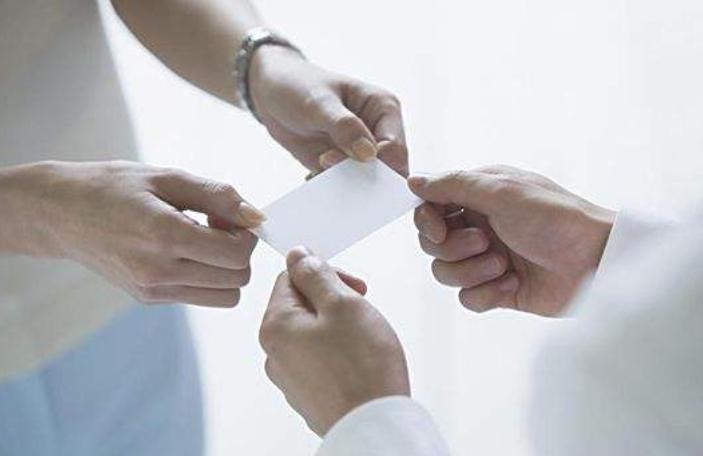 如何正确的递名片,正确递名片