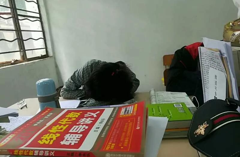 寝室5人考研全员上岸,考研人成功上岸视频